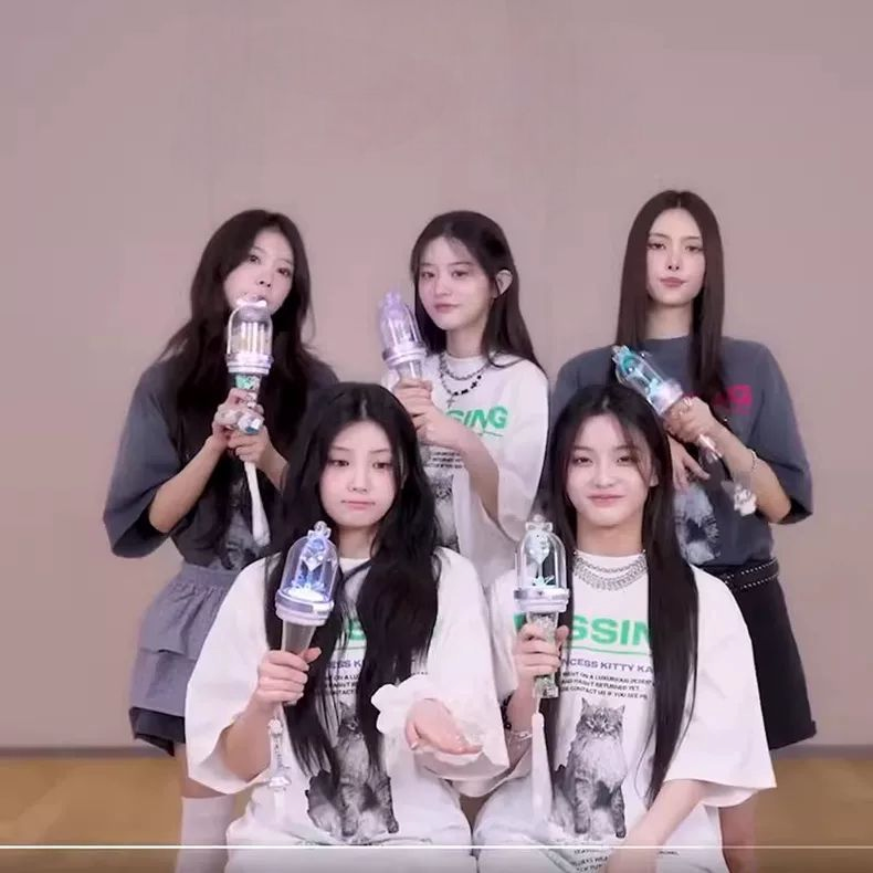 ILLIT T SHIRT 100% COTTON